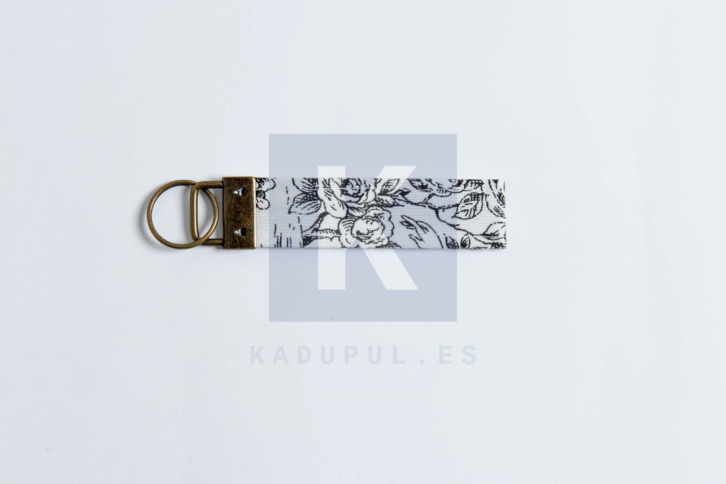 Llavero con anilla color bronce, estampado a elegir.