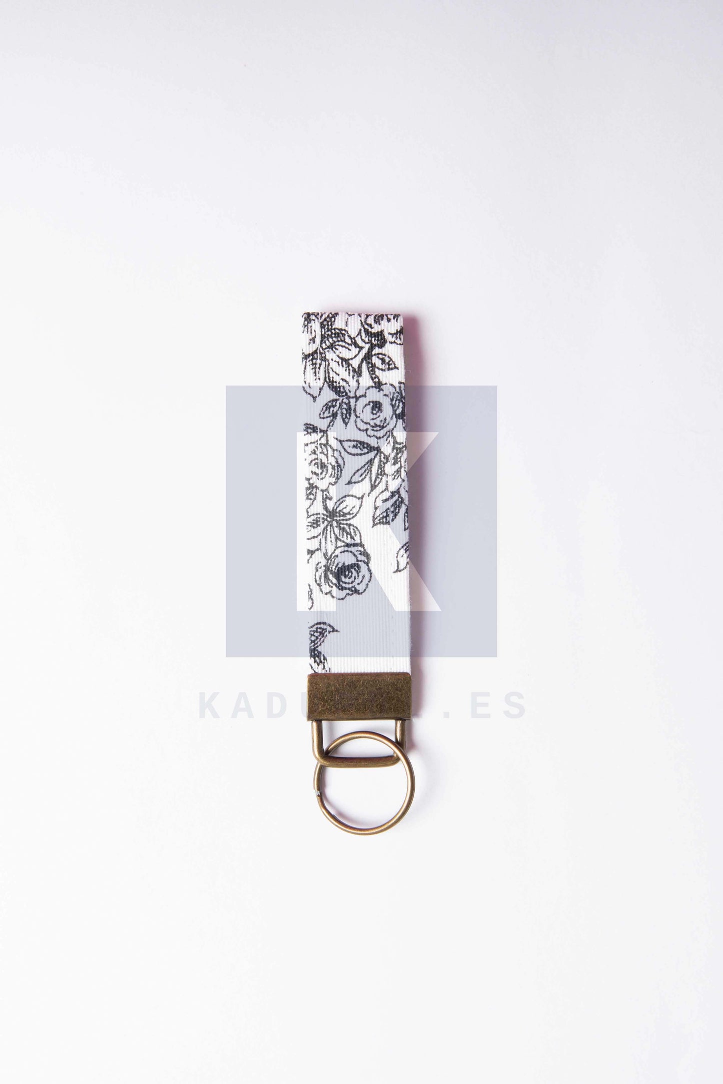 Llavero con anilla color bronce personalizable en estampado y nombre.