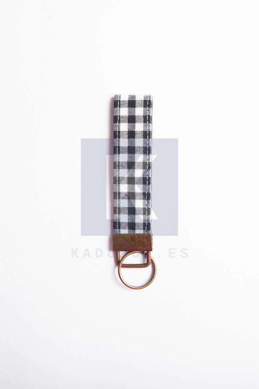 Llavero con anilla color bronce personalizable en estampado y nombre.