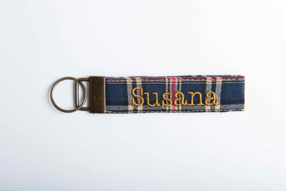 Llavero con anilla color bronce personalizable en estampado y nombre.
